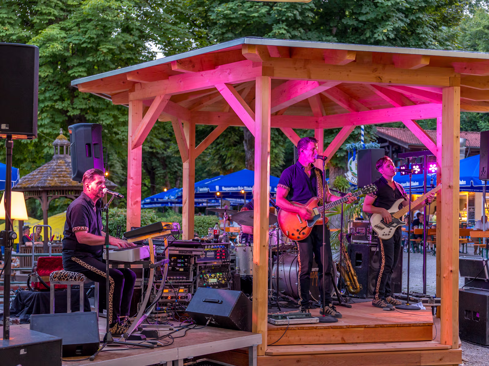 gasthof-hinterbruehl-am-see-livemusik-mit-den-cageystrings